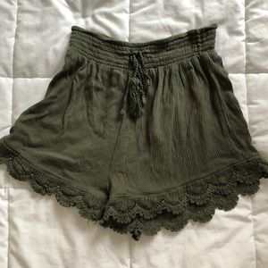 High wasted loose fitting shorts.